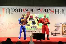「キャンピングカー400台以上が集結！中学生以下無料で車内見学も 千葉・幕張メッセ」の写真