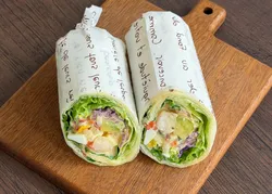 「サラパラ」海老とアボカドのラップサンド〜クリーミーサウザン〜（1個）850円