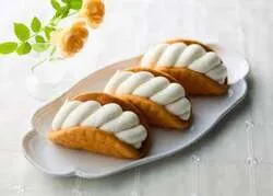 「パティスリー モンシェール」クリーム オムレット（1個）324円【阪急うめだ本店限定】