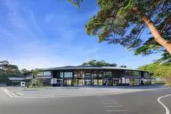 「日本唯一の十角三重塔と紅葉が光に包まれる！小学生以下は無料 宮城県松島離宮で開催」の写真