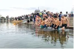 「水難学会会長と川で「浮いて待て」を実践！高校生以下無料の寒中水泳 愛知県岡崎市」の写真