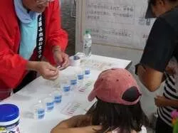 ＜下水道学習室＞ リトマス試験紙を使用した”簡易水質実験”を親子で体験！