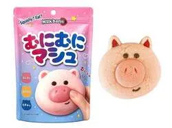 「スクイーズのような新感覚お菓子！むにむにぶた型マシュマロがセブン‐イレブンで発売」の写真