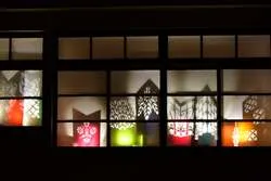 たてもの文様切り紙の展示