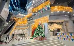 「クリスマス衣装のちいかわたちに会える！池袋「ちいかわパーク」が冬限定の装飾に」の写真
