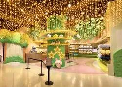 「クリスマス衣装のちいかわたちに会える！池袋「ちいかわパーク」が冬限定の装飾に」の写真
