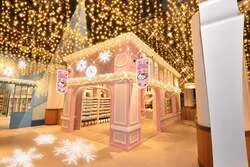 「クリスマス衣装のちいかわたちに会える！池袋「ちいかわパーク」が冬限定の装飾に」の写真