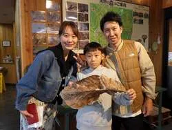 「真っ赤なもこもこコキアが見頃！札幌・滝野すずらん丘陵公園で紅葉まつり開催中」の写真
