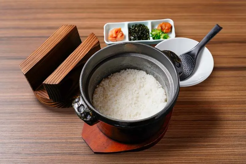  釜炊きごはん（約2合）690円（税込759円）