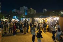 「七五三の想いをランタンに込めて夜空へ！大阪・扇町公園で家族みんなの願いを打ち上げ」の写真