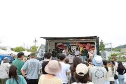 「黒毛和牛5部位食べ比べ！約40店舗がそろう肉まつりが羽曳野市で入場無料　縁日も♪」の写真