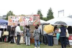 「黒毛和牛5部位食べ比べ！約40店舗がそろう肉まつりが羽曳野市で入場無料　縁日も♪」の写真