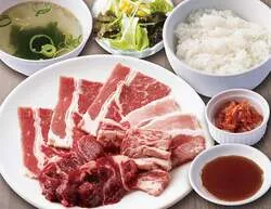 得々“4種盛り”焼肉定食（お肉普通盛160g：1,190円、お肉大盛り300g：1,490円）
