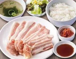 お手頃焼肉定食（お肉普通盛180g：990円、お肉大盛り280g：1,290円）