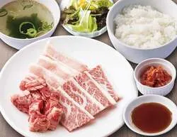 特選“3種盛り”焼肉定食（お肉普通盛160g：1,490円、お肉大盛り220g：1,890円）