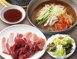 盛岡冷麺と焼肉定食（お肉普通盛120g：1,290円、お肉大盛り200g：1,590円）