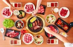 「990円からご飯おかわり自由！平日夜だけの激コスパ焼肉定食が岡山・広島・兵庫に登場」の写真