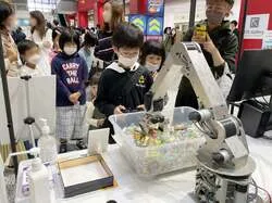 「ロボット作りやドローン操縦に挑戦！入場無料の親子体験イベントが大阪・ATCで開催」の写真