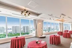 「ホテル最上階で迎える元旦プランが有明に　朝食は伊勢海老やあわびが並ぶ新春おせち」の写真