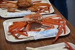 大人気！アツアツの紅ズワイガニ（4,000円）