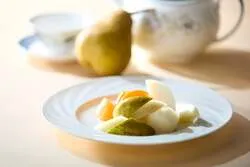 「洋梨スイーツとフルーツ食べ放題！6歳未満無料の秋のアフタヌーンティーが新宿に登場」の写真