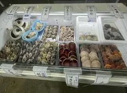 「炭火焼き牡蠣にキャンプファイヤーも！大阪・交野の星の里いわふねに冬限定の牡蠣小屋」の写真