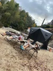 「炭火焼き牡蠣にキャンプファイヤーも！大阪・交野の星の里いわふねに冬限定の牡蠣小屋」の写真