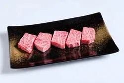 「近江牛すき焼きカルビが期間限定500円！あみやき亭が京都に初出店、釜炊きご飯も」の写真