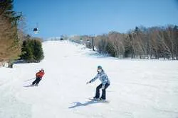 「平日は小学生以下のリフト券が完全無料！家族の雪山デビューは栃木・群馬のゲレンデで」の写真