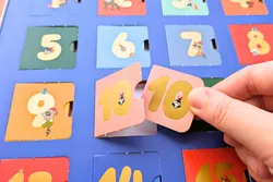 「毎日1冊ミニ絵本が小窓から！読んで飾ってパズルにもなる講談社アドベントカレンダー」の写真