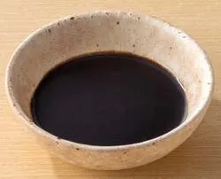 「おだしを泳ぐゴジラの背びれ餃子!? しゃぶ葉にコラボ食べ放題登場　しっぽパフェも♪」の写真