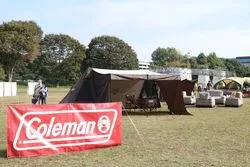 アウトドアギア展示