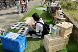 「豆汽車で秋の隅田川を探検！クルーズやミニ水族館も楽しめる水辺のイベントが荒川区で」の写真