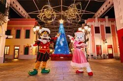 クリスマスツリーとキャラクターたち