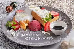 ホワイトクリスマスワッフル（ドリンクセット2,000円、単品1,700円）