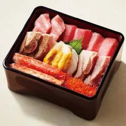 クロマグロ専門工房 鮪斗の戸井産本鮪の贅沢海鮮重（1人前）5,800円