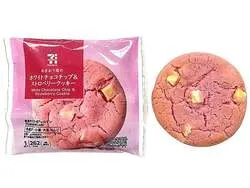 セブンプレミアム「あまおう苺のホワイトチョコチップ＆ストロベリークッキー」