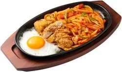 チキンカツのせナポリタンうどん（1,197円）