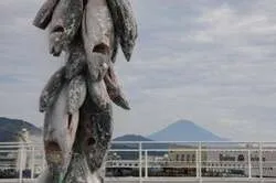 「マグロ無料振る舞い＆マイナス60℃の冷蔵庫に潜入も！「清水港マグロまつり2026」」の写真