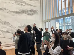 「高さ約8mの巨大壁画と棚田米の試食も！ドローン映像で棚田を学ぶ無料体験が茅場町で」の写真