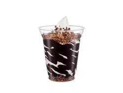 ソフトクリームとフレークを混ぜて味わうサンデー