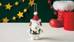 「クリスマス衣装のハローキティやスヌーピーグッズ！家族でお揃いも楽しめるUSJの冬」の写真
