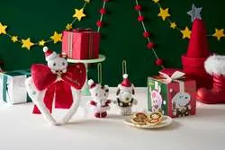 「クリスマス衣装のハローキティやスヌーピーグッズ！家族でお揃いも楽しめるUSJの冬」の写真