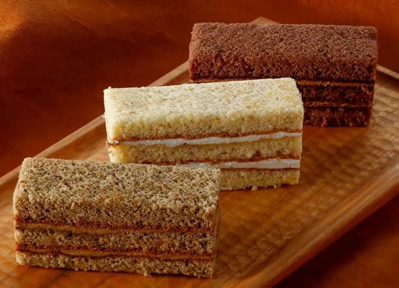 バウムケーキの切り落とし（500円）