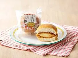 ミニグラタンコロッケバーガー（249円）