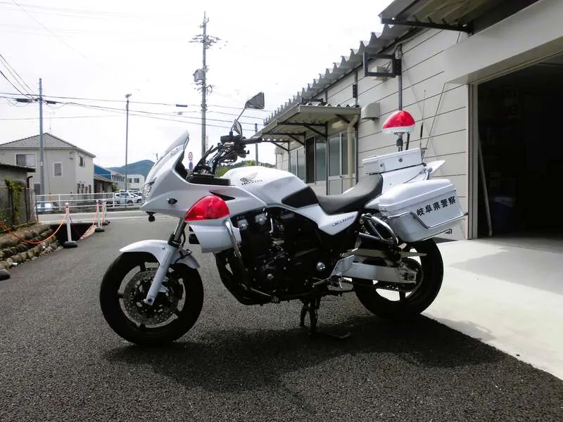 白バイ