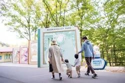 本のゲートをくぐり抜け、ムーミンの物語の世界へ！