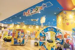 「ゲームのチケットでお菓子やおもちゃを交換！クレーンゲーム95台の相模大野GiGO」の写真