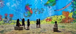 「絵本の中を歩ける11エリア！はらぺこあおむしのエリック・カール没入体験が横浜に」の写真