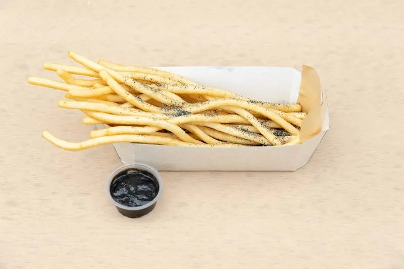 ブラックフライドポテト（800円）